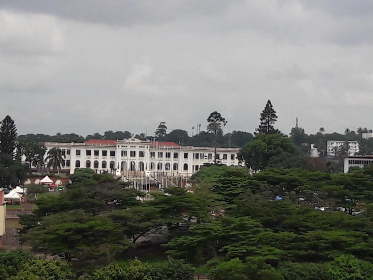 Djeug'Appart Hotel Yaoundé Екстериор снимка