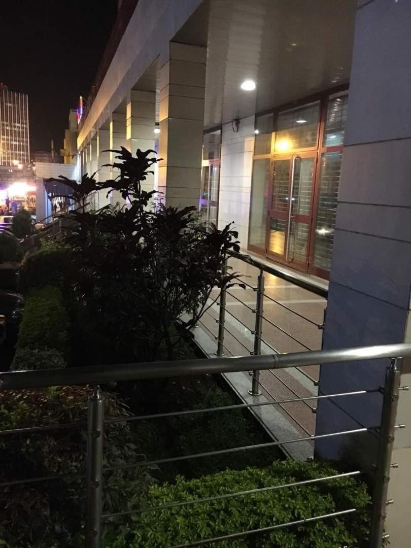 Djeug'Appart Hotel Yaoundé Екстериор снимка